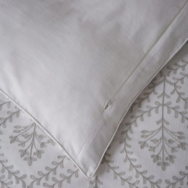 Dorma Marcia 100% Cotton Duvet Cover And Pillowcase Set 6 Dorma Marcia 100% Cotton Duvet Cover And Pillowcase Set - Image 4